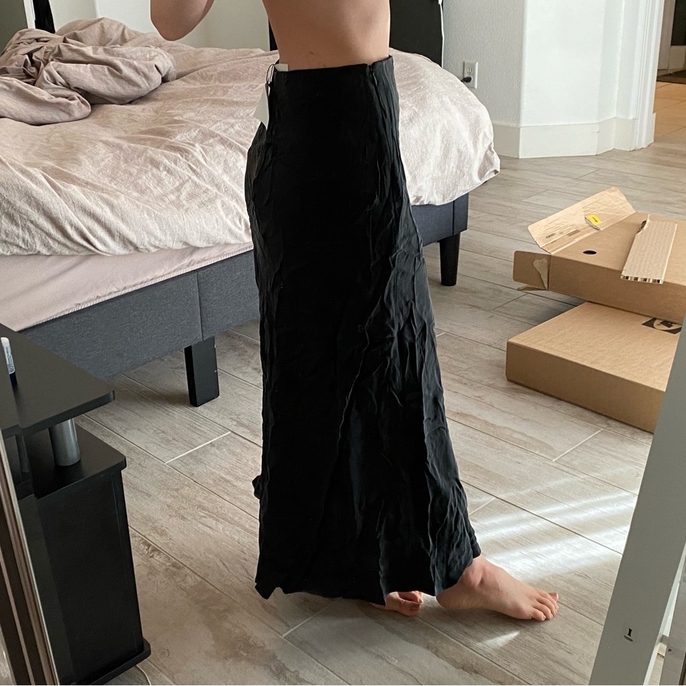 TOVE Black Maxi Skirt - Picture 2 of 3